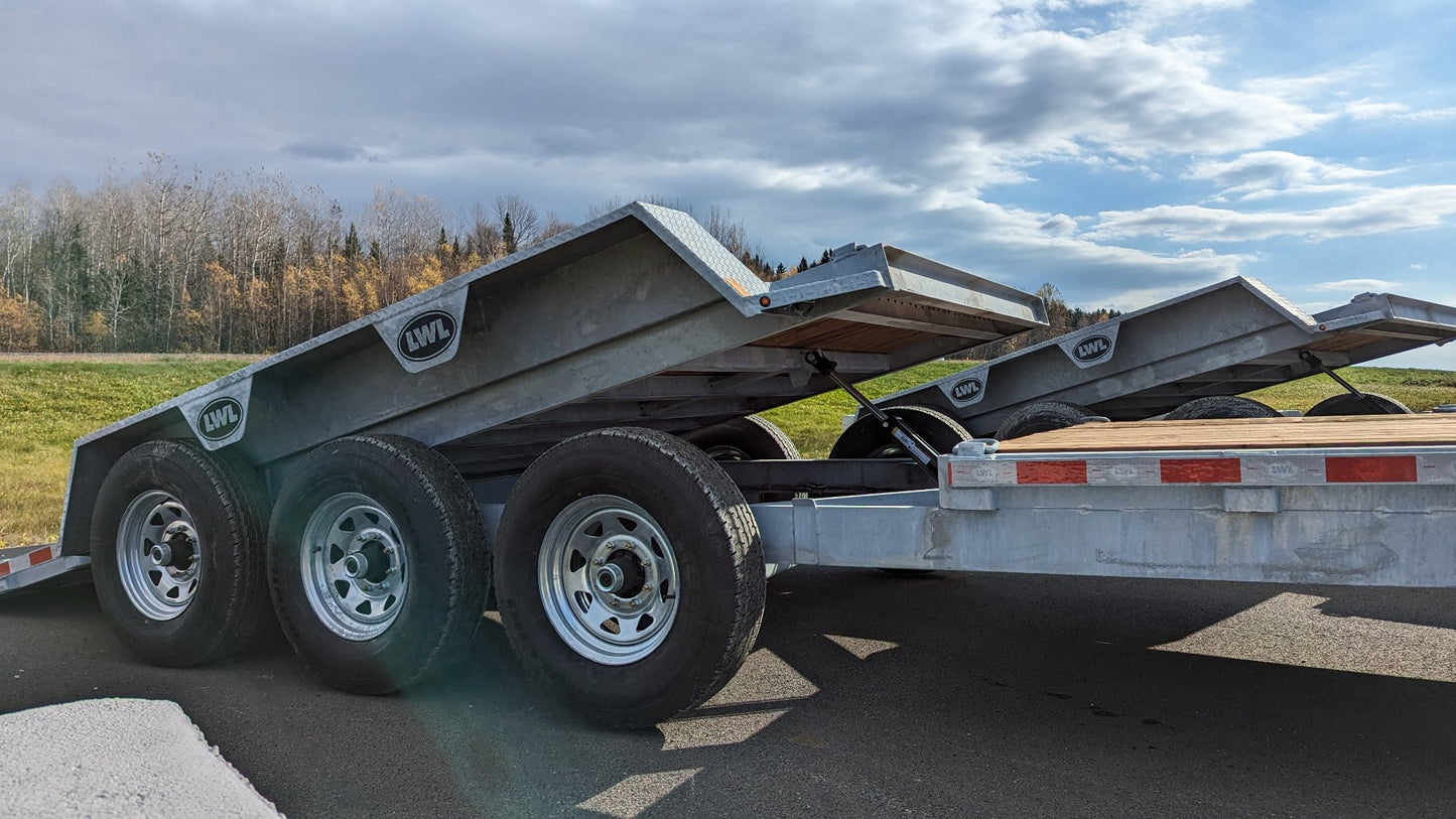 New 2025 LWL 22' Split Tilt Tri Axle